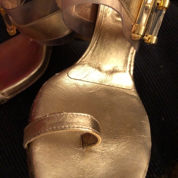 Micheal Kors  size 10 metallic gold w/ clear lucite heel toe strap & gold - Picture 5 of 13